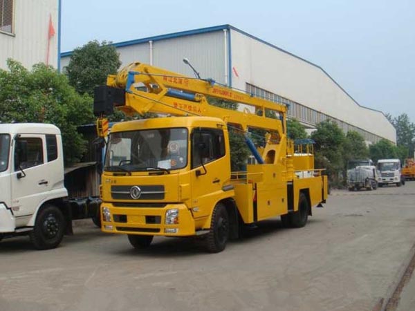 東風曲臂20米高空作業(yè)車
