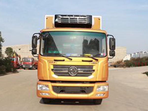 東風(fēng)多利卡冷藏車(6.8米)