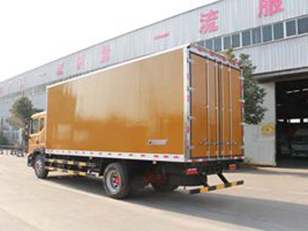 東風(fēng)多利卡冷藏車(6.8米)