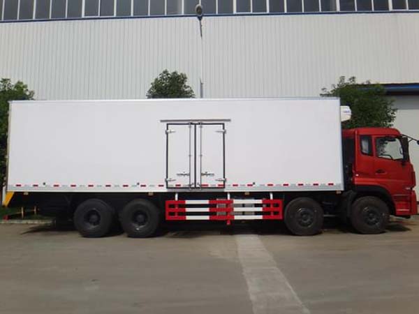 東風天龍前四后八冷藏車(9.6米)