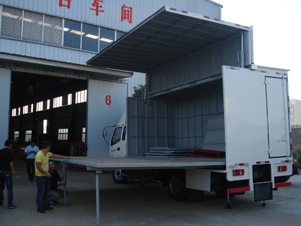 凱馬流動舞臺車(黃牌)單展25-30平米