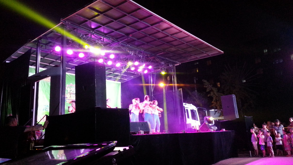 東風天錦雙展60平米流動舞臺車