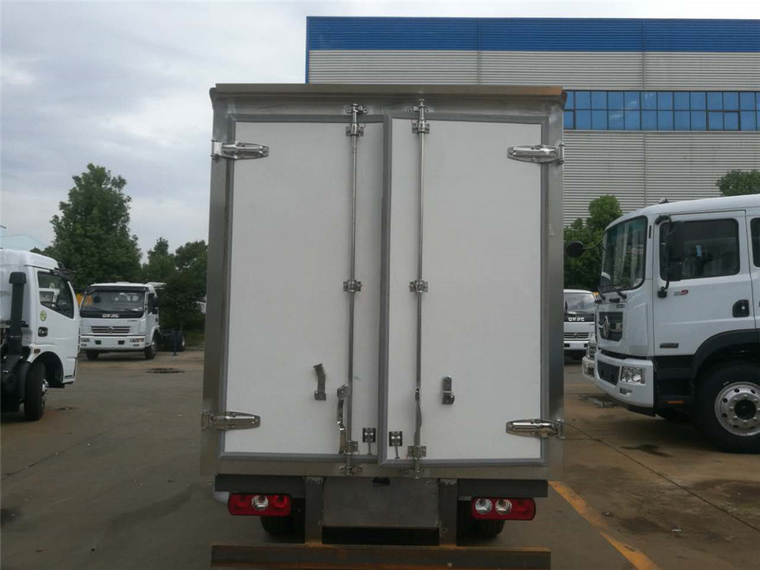 汽油躍進(jìn)冷藏車(廂長3.26米國六)